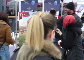 Semin Öztürk Şener'den çocuklara özel akrobasi gösterisi