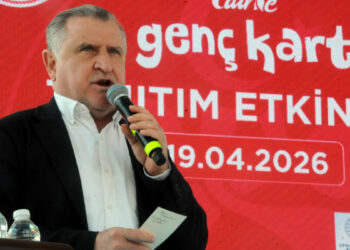 Bakan Bak: Gençlerimizi, çocuklarımızı dijital dünyadan, kötü alışkanlıklardan uzak tutmamız lazım