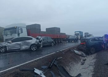 Yolcu otobüsü 10 araca çarparak durabildi: 7 yaralı