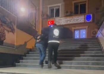 İstanbul'da polis yeleğiyle sanal medyadan yayın yapan şüpheli yakalandı