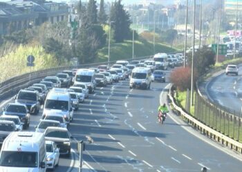 İstanbul'da haftanın ilk iş gününde trafik yoğunluğu