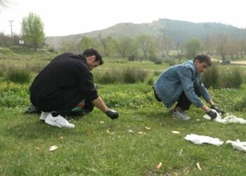 'Doğa fedaileri', dağ taş dolaşıp çöp topluyor