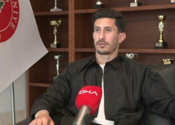 Ümraniyesporlu Burak Öksüz: Bina bir anda yıkıldı, her şey kapkaranlık oldu ve yere düştük
