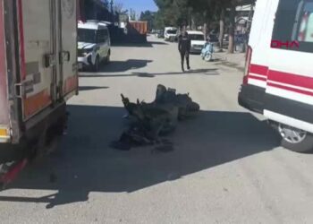 Kamyonetle çarpışan motosiklet sürücüsü yaralandı