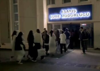 Yabancı uyruklu kadınları usulsüz çalıştıran eğlence mekanlarına operasyon: 29 gözaltı