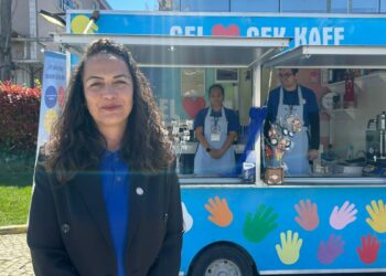 ‘Gel Çek Kafe’ projesi otizmli bireyleri kampüste öğrencilerle buluşturdu