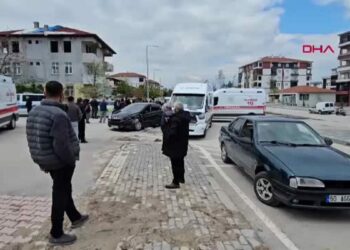 Tokat’ta öğrenci servisi otomobille çarpıştı: 10 yaralı