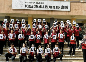 Gaziantep'te öğrenciler öğretmenleri için koreografi hazırladı