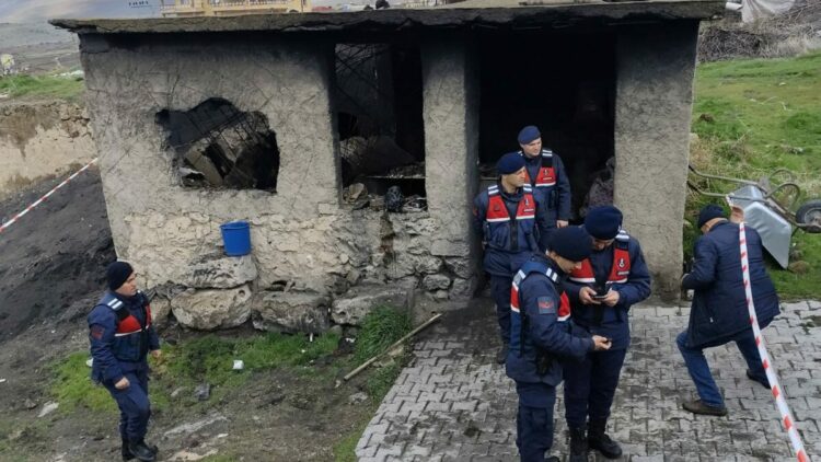 Tavanı çöken fırının enkazı altında kalan kadın öldü