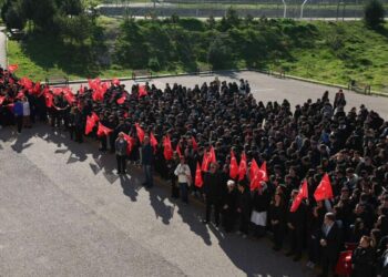 Bir-Sen heyeti Ufuk Arslan Anadolu Lisesi’nde bayrak törenine katıldı