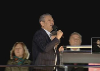 Özgür Özel, Ataşehir'de konuştu