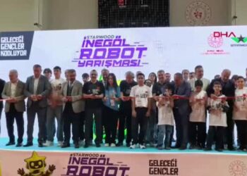 İnegöl'de öğrenciler robotlarıyla yarıştı