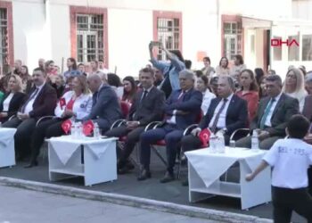 İzmir'de hasta çocuklar 23 Nisan coşkusunu yaşadı