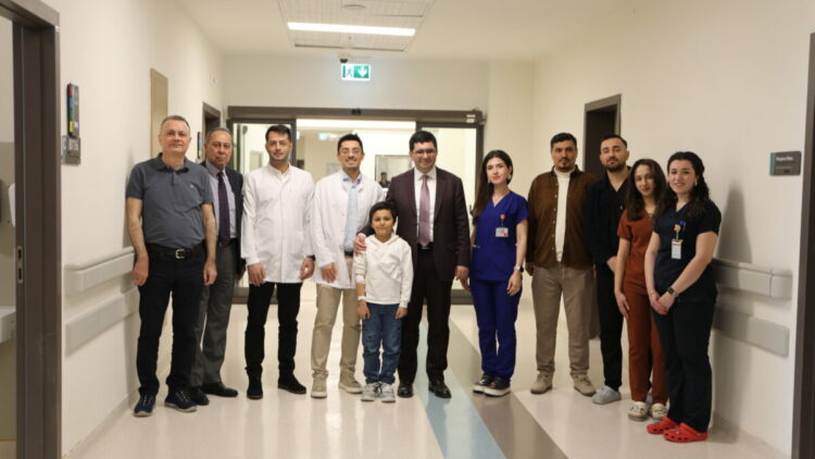 Kasığından alınan doku nakliyle ayakkabı giyip koşmaya başladı