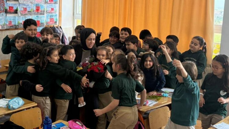 Öğrencilerin 'sevgi' mesajları, öğretmenlerini duygulandırdı