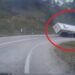 Freni boşalan TIR'ın virajda devrildiği kaza kamerada