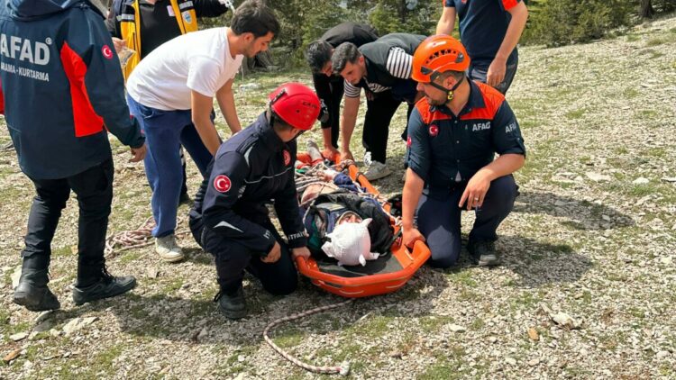 Uçuruma düşüp yaralandı, ekiplerin ortak çalışmasıyla kurtarıldı