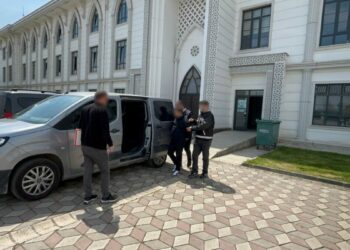 Kamyonet hırsızı, sahte kimlikle kaldığı otelde yakalandı