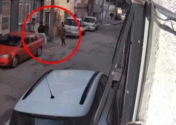 Doğal gaz kutusunu yumruklayıp kırdılar; o anlar kamerada