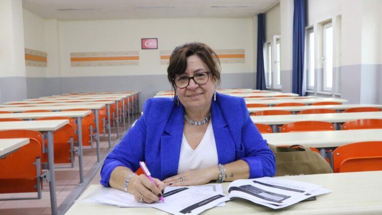‘Kız çocukları okumaz’ diye babası göndermedi, 36 yıl sonra üniversite sıralarında
