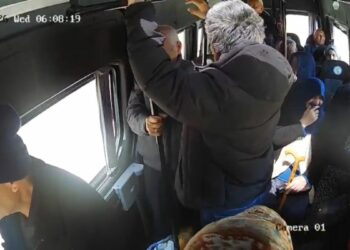 Minibüs şoförü Demet, aracında rahatsızlanan yolcuyu sağlık ekiplerine ulaştırdı