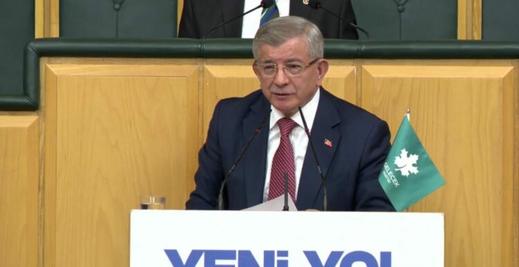 Davutoğlu: Kadını koruyamayan, aileyi koruyamaz