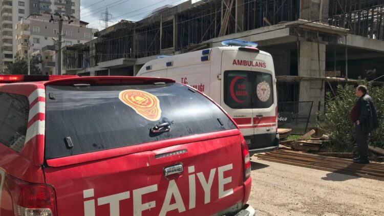 İnşaatta akıma kapılıp 3’üncü kattan düşen işçi yaralandı
