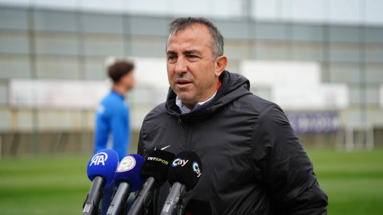 Çaykur Rizespor Teknik Direktörü Recep Uçar: Ligin telafisi olmayan son 4 haftasını oynuyoruz