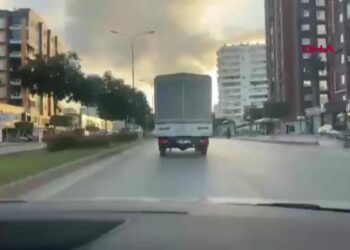 Polisin takip ettiği kamyonetten yaklaşık 185 kilo esrar ele geçirildi