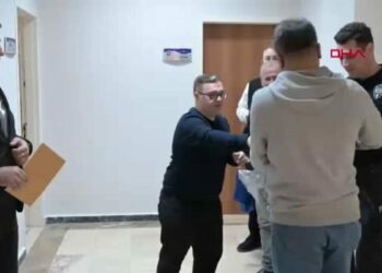 Down sendromlu Uğur'a polis yeleği giydirilip pastalı doğum günü sürprizi yapıldı