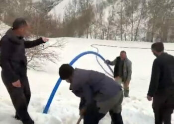Çığ altında kalan su şebekesi devre dışı kaldı; 400 metre boru döşenerek yeniden suya ulaşıldı