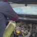 Otomobilin motor kısmına giren kediyi itfaiye ekipleri kurtardı