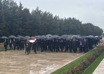 TBMM Başkanı Kurtulmuş ve devlet erkanından Anıtkabir'e ziyaret
