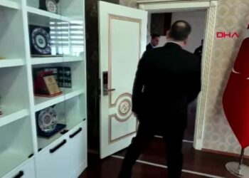 Rektörlük makamını devralan çocuklardan ‘Kartal Dansı’