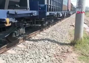 Toprakkale’de trenin çarptığı kişi yaralandı
