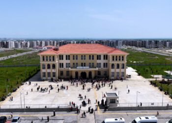 Bakan Kurum: Yepyeni bir okulda, bayramın heyecanı başka oluyor