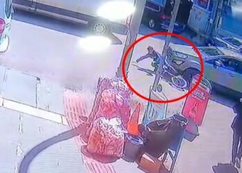 Otomobilin altında kalan çocuğun 10 metre sürüklendiği kaza kamerada
