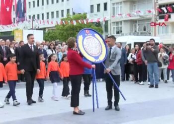 Manisa'da 23 Nisan coşkuyla kutlandı