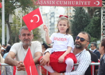 Adana'da 23 Nisan coşkuyla kutlandı