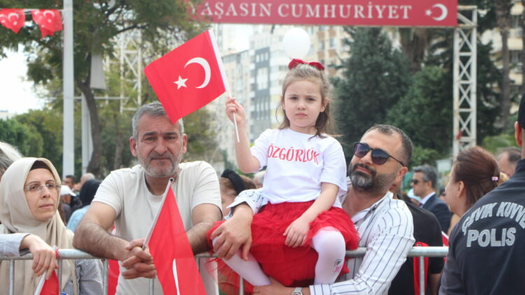 Adana'da 23 Nisan coşkuyla kutlandı