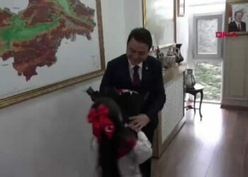 Tokat’ta valiliğin koltuğuna oturan çocuk okullarda güvenlik tedbirlerinin arttırılmasını istedi