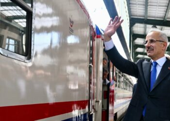 Bakan Uraloğlu: Tiyatro Treni, 4 Mayıs'ta Ankara'dan yola çıkacak