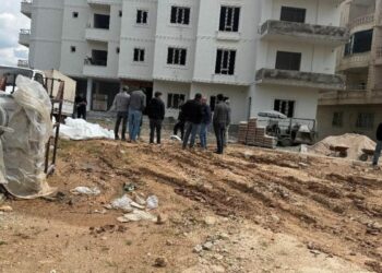 Çalıştığı inşaatın 3’üncü katından düşen işçi, ağır yaralı