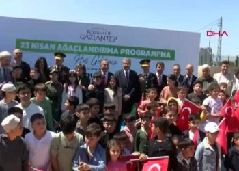 Gaziantep’te öğrenciler 23 Nisan’da fidan dikti