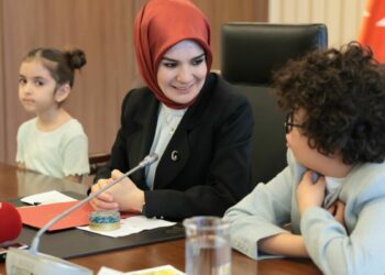 Bakan Göktaş, şehit ve gazi çocuklarıyla buluştu