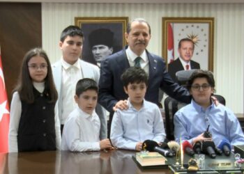 İstanbul İl Emniyet Müdürü Yıldız, 23 Nisan'da koltuğunu şehit çocuğuna devretti