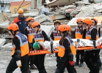 İzmir'de 'afeti' çocuklar yönetti