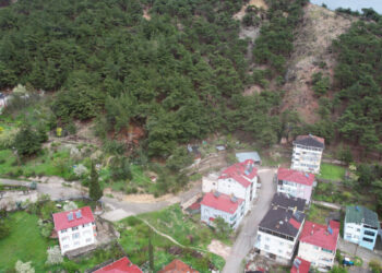 Tokat’ta heyelan riski sebebiyle boşaltılan bölge dronla görüntülendi