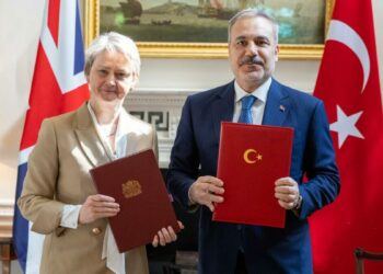 Türkiye İngiltere arasında Stratejik Ortaklık Çerçeve Belgesi imzalandı