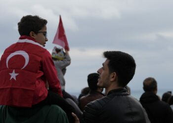 SOLOTÜRK'ten Antalya'da nefes kesen gösteri uçuşu